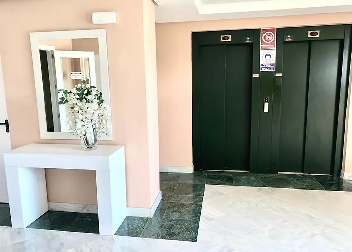 La Concha In Puerto Banus 马尔韦利亚